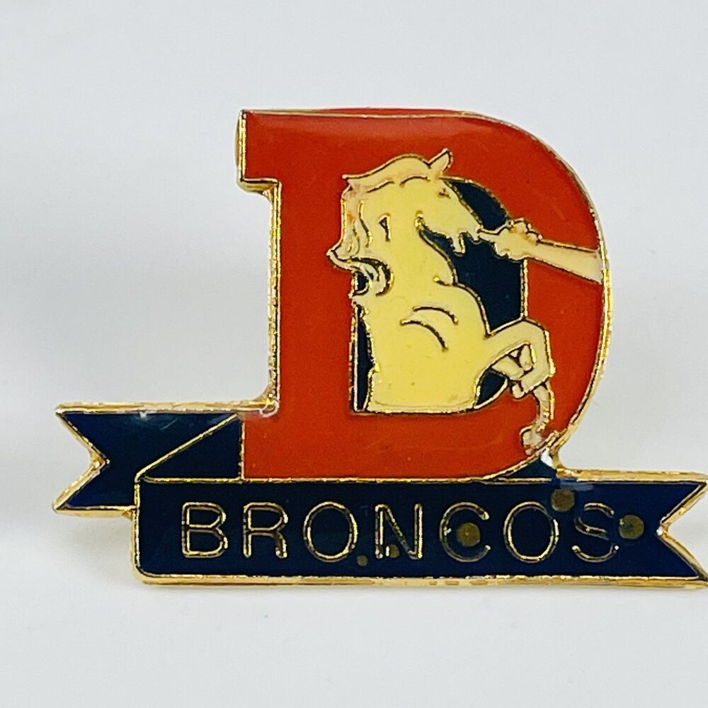 VINTAGE 1984 NFL Denver Broncos D Bronco Football Pinback Pin Petersen Mfg. Co.